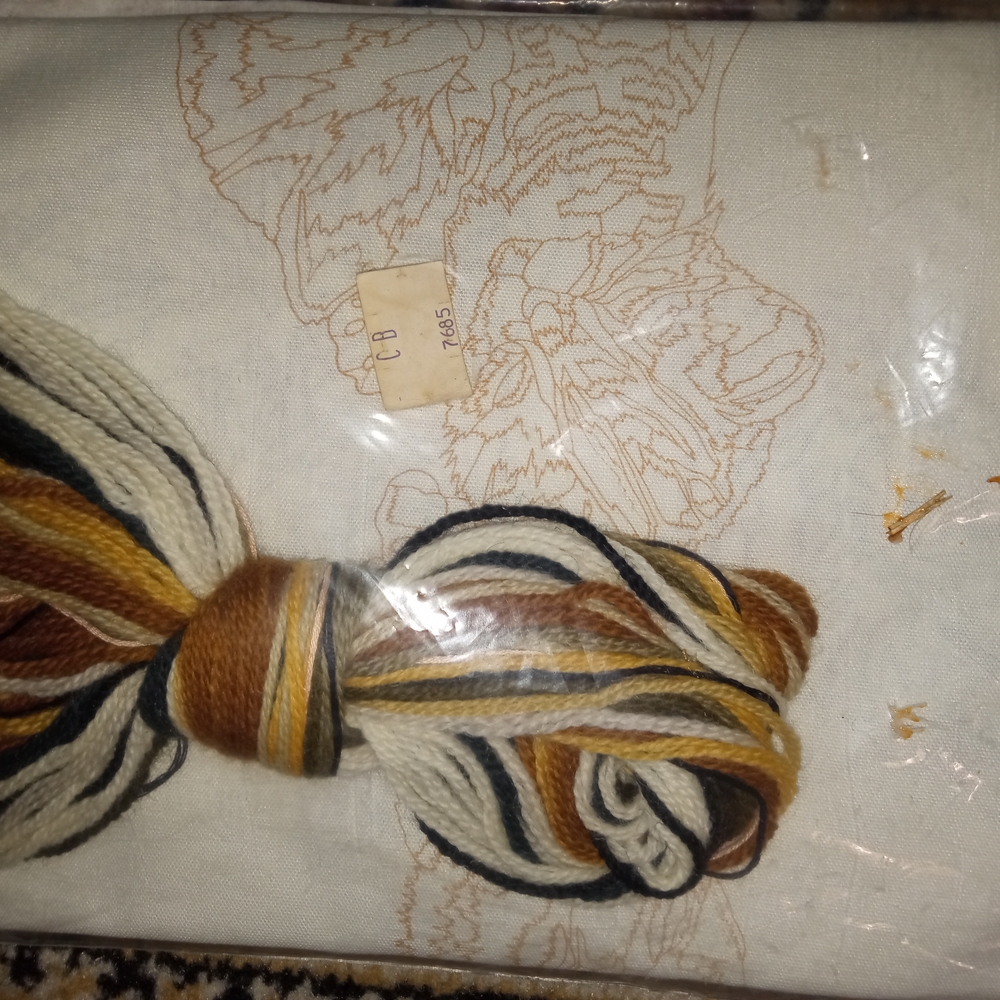 Cute kitten Embroidery Kit - Picture 2 of 5